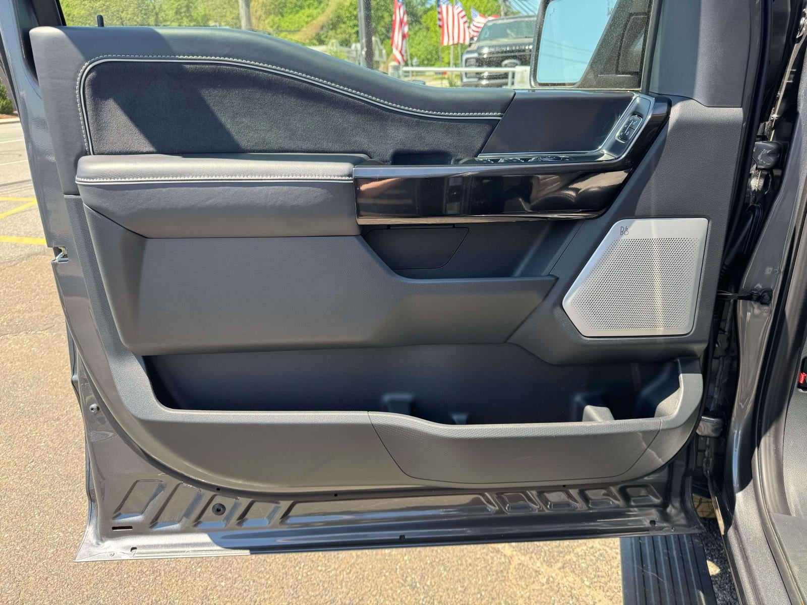 2025 Ford F-150 Lightning Platinum