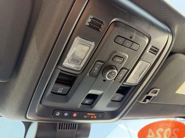 2024 Chevrolet Suburban 4WD RST