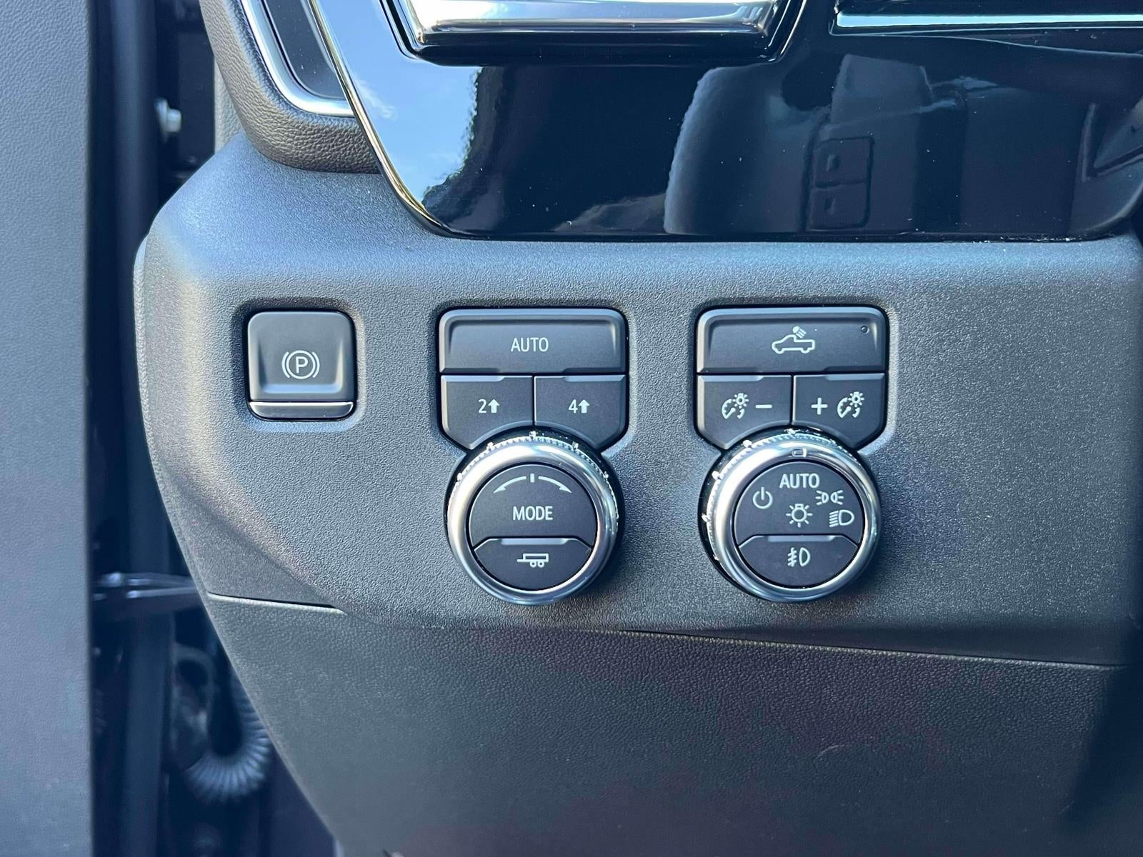 2024 GMC Sierra 1500 4WD Crew Cab Short Box Elevation with 3SB
