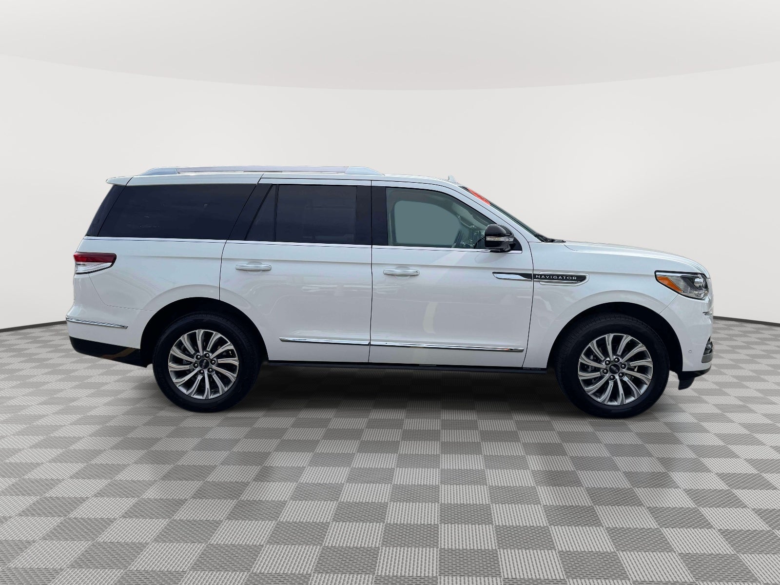 2022 Lincoln Navigator Standard