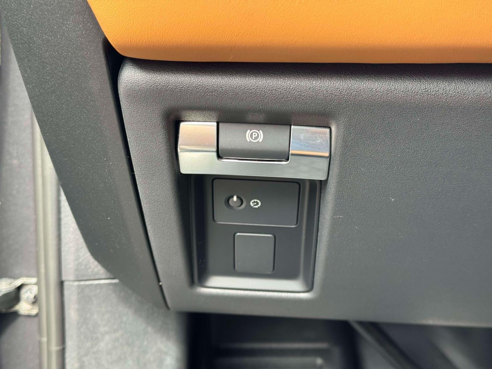 2023 Land Rover Defender 110 V8