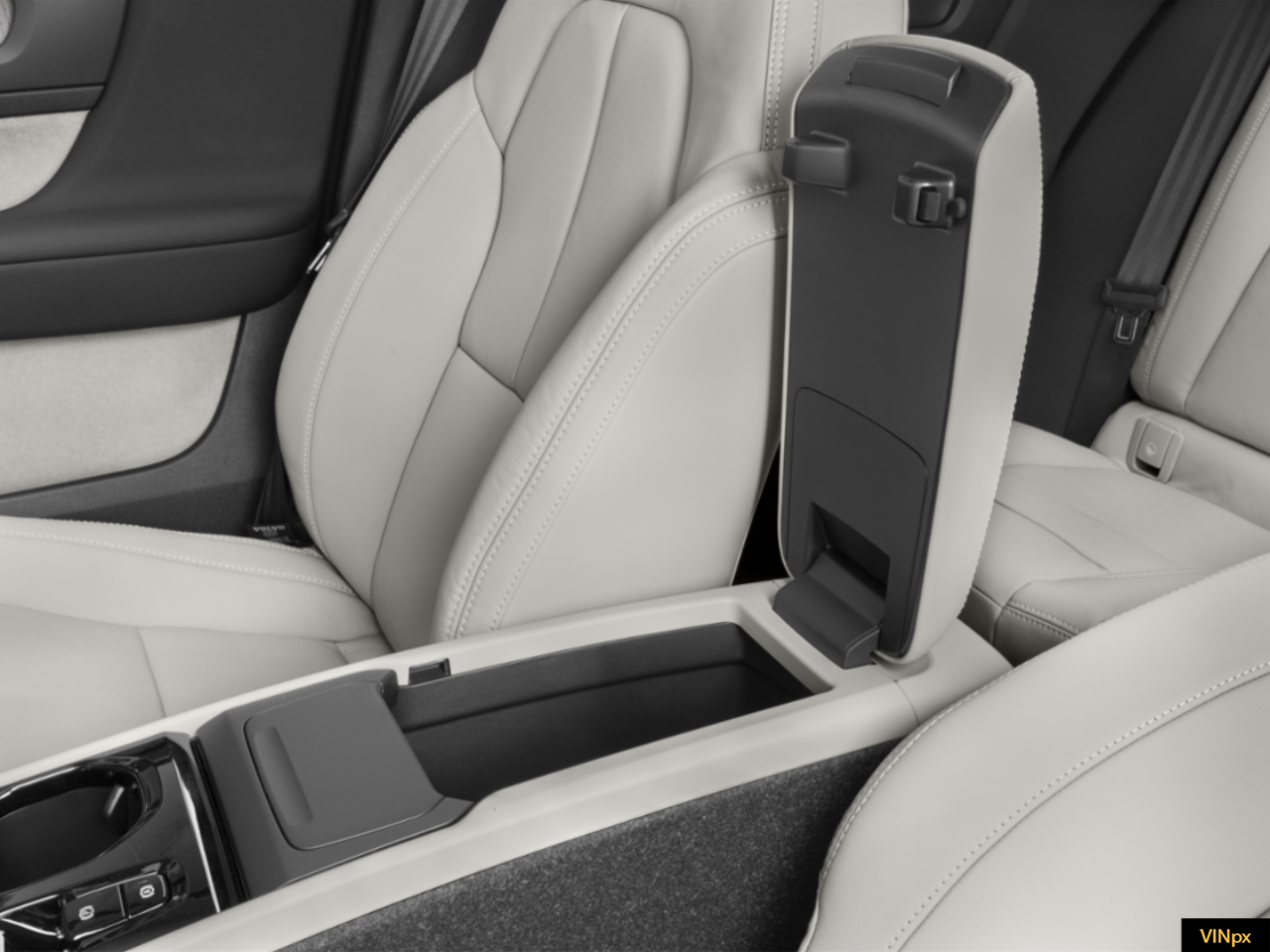 2022 Volvo XC40 T5 Momentum