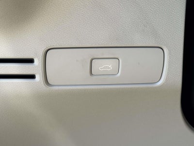2023 Volvo XC40 B5 Ultimate Bright Theme
