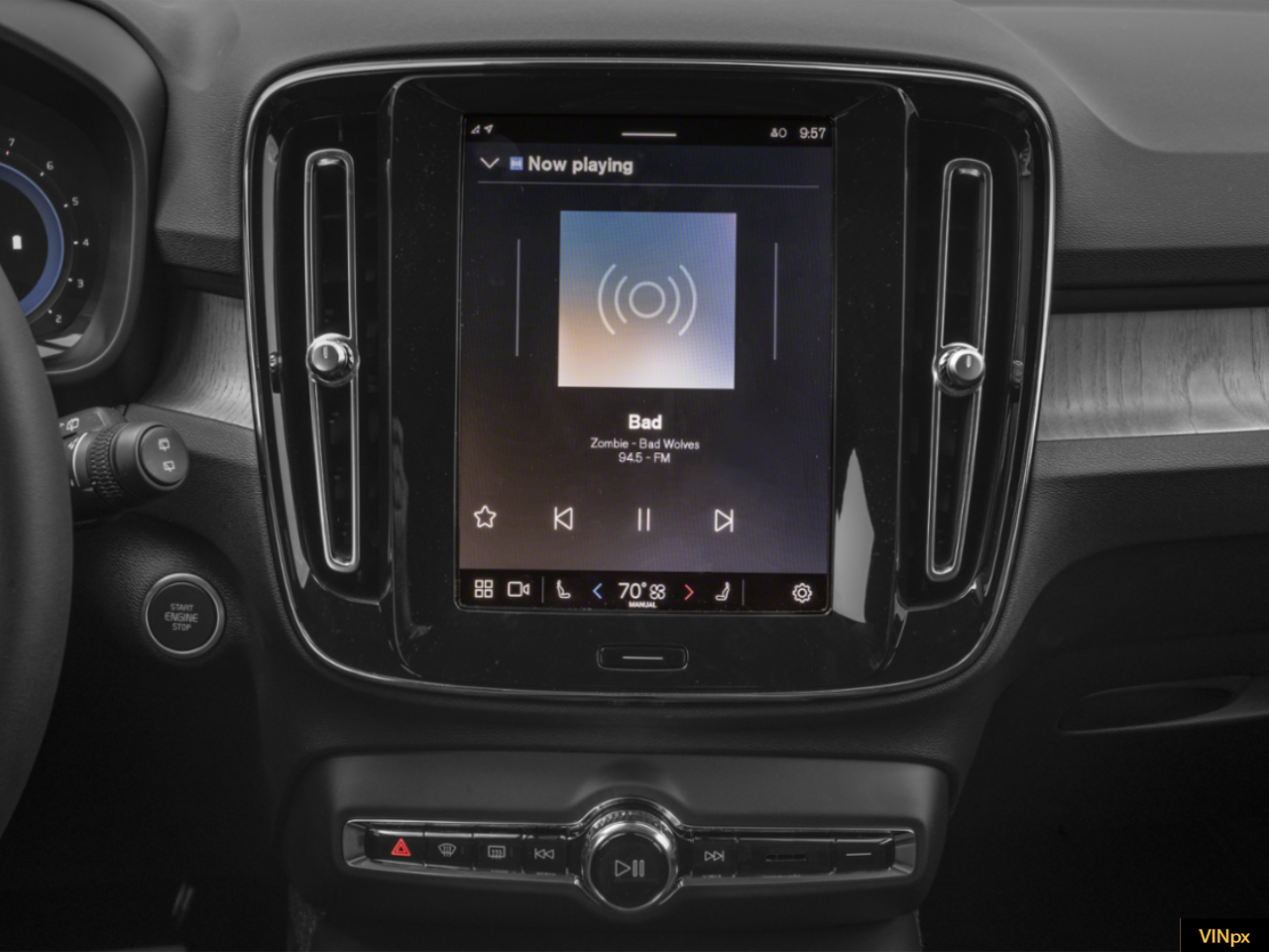 2023 Volvo XC40 B5 Ultimate Bright Theme