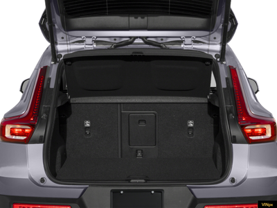 2023 Volvo XC40 B5 Ultimate Bright Theme