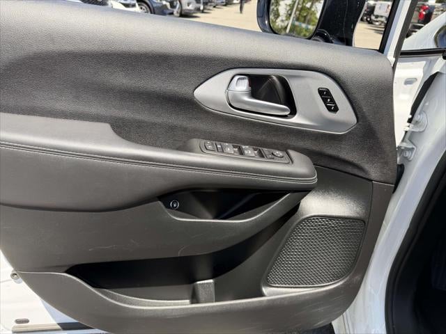 2024 Chrysler Pacifica Hybrid S Appearance Pkg