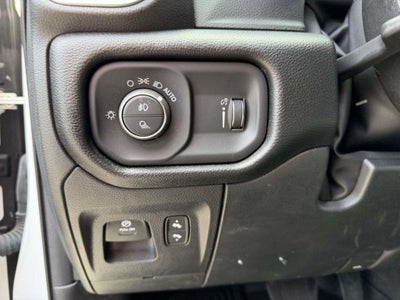 2022 RAM 1500 Big Horn Crew Cab 4x4 57' Box