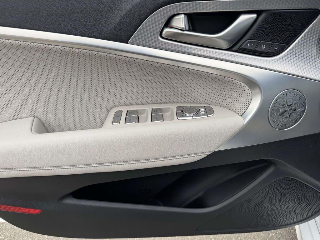 2023 Genesis G70 2.0T AWD